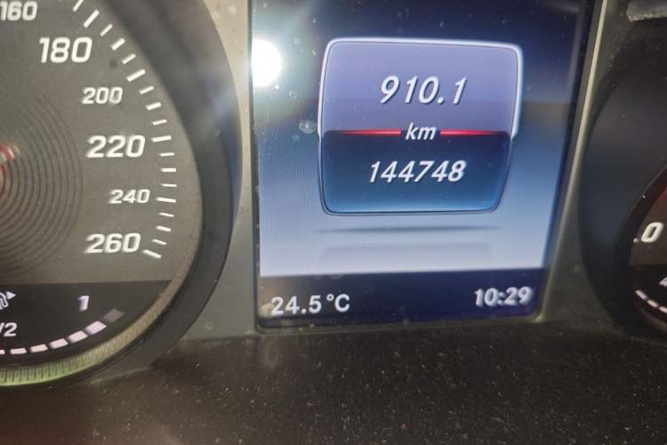 Used Mercedes-Benz GLC 2016 GLC 200 4MATIC Odometer Close Up