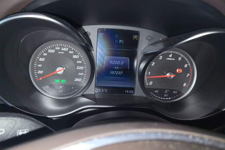 Used Mercedes-Benz GLC 2016 GLC 300 4MATIC Dynamic Model Odometer Close Up