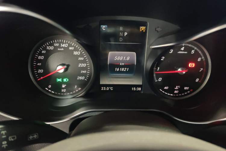 Used Mercedes-Benz GLC 2016 GLC 260 4MATIC Luxury Model Odometer Close Up