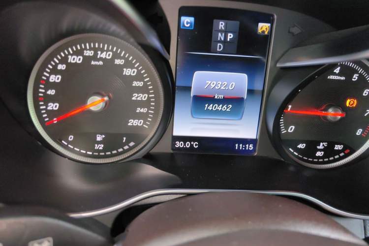 Used Mercedes-Benz GLC 2016 GLC 300 4MATIC Dynamic Model Odometer Close Up
