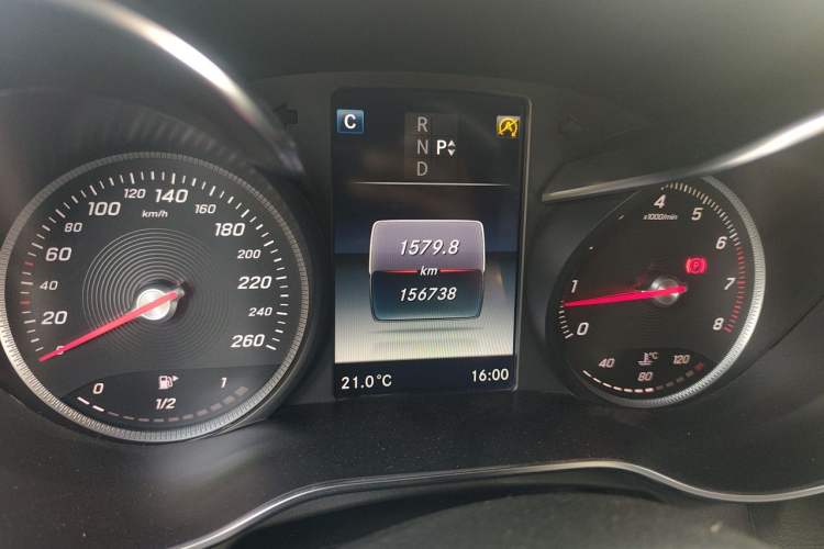 Used Mercedes-Benz GLC 2016 GLC 260 4MATIC Luxury Model Odometer Close Up