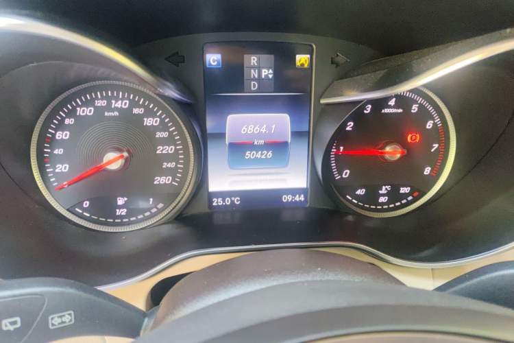 Used Mercedes-Benz GLC 2016 GLC 300 4MATIC Luxury Model Odometer Close Up