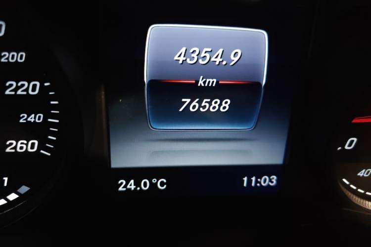 Used Mercedes-Benz GLC 2016 GLC 260 4MATIC Luxury Model Odometer Close Up
