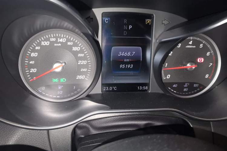 Used Mercedes-Benz GLC 2016 GLC 260 4MATIC Luxury Model Odometer Close Up