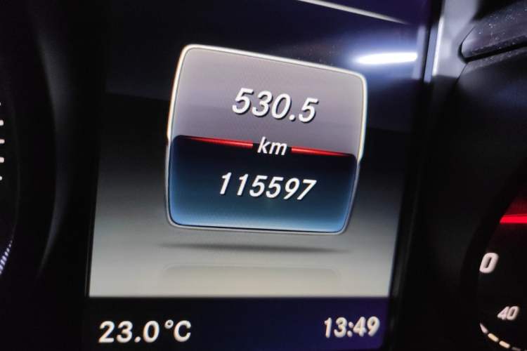 Used Mercedes-Benz GLC 2016 GLC 260 4MATIC Dynamic Edition Odometer Close Up