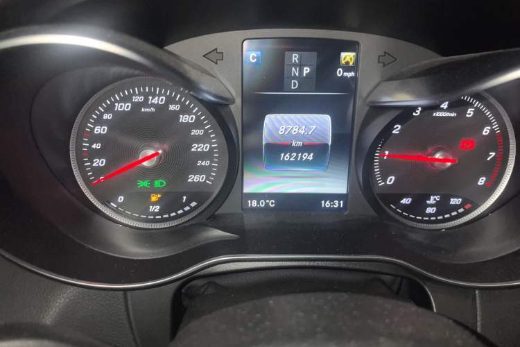 Used Mercedes-Benz GLC 2016 GLC 300 4MATIC Dynamic Model Odometer Close Up