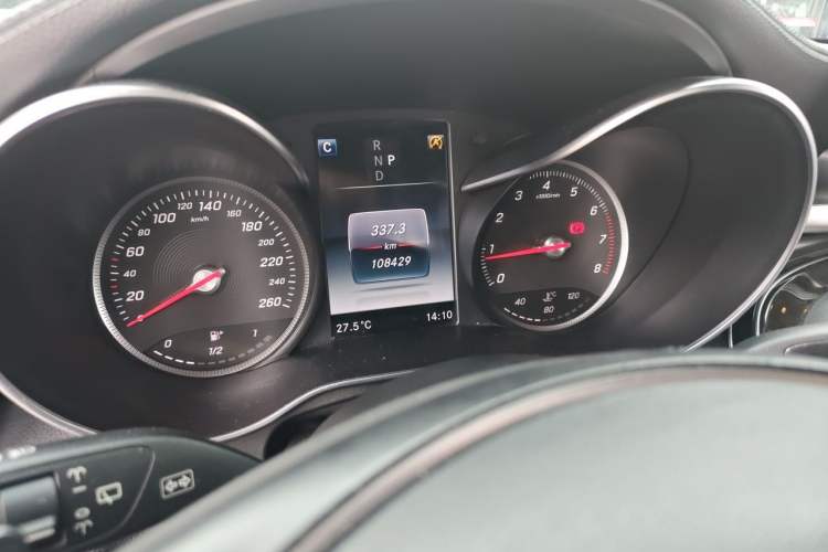 Used Mercedes-Benz GLC 2016 GLC 260 4MATIC Luxury Model Odometer Close Up
