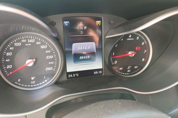 Used Mercedes-Benz GLC 2016 GLC 200 4MATIC Odometer Close Up