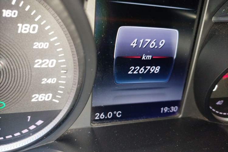 Used Mercedes-Benz GLC 2016 GLC 260 4MATIC Dynamic Edition Odometer Close Up