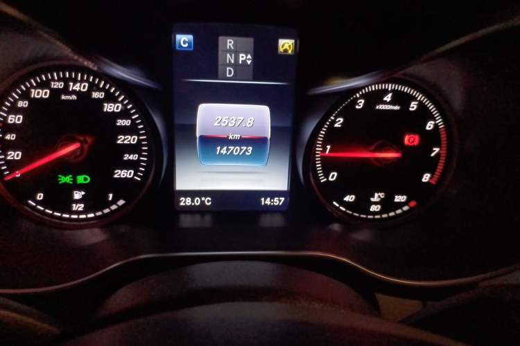 Used Mercedes-Benz GLC 2016 GLC 300 4MATIC Dynamic Model Odometer Close Up
