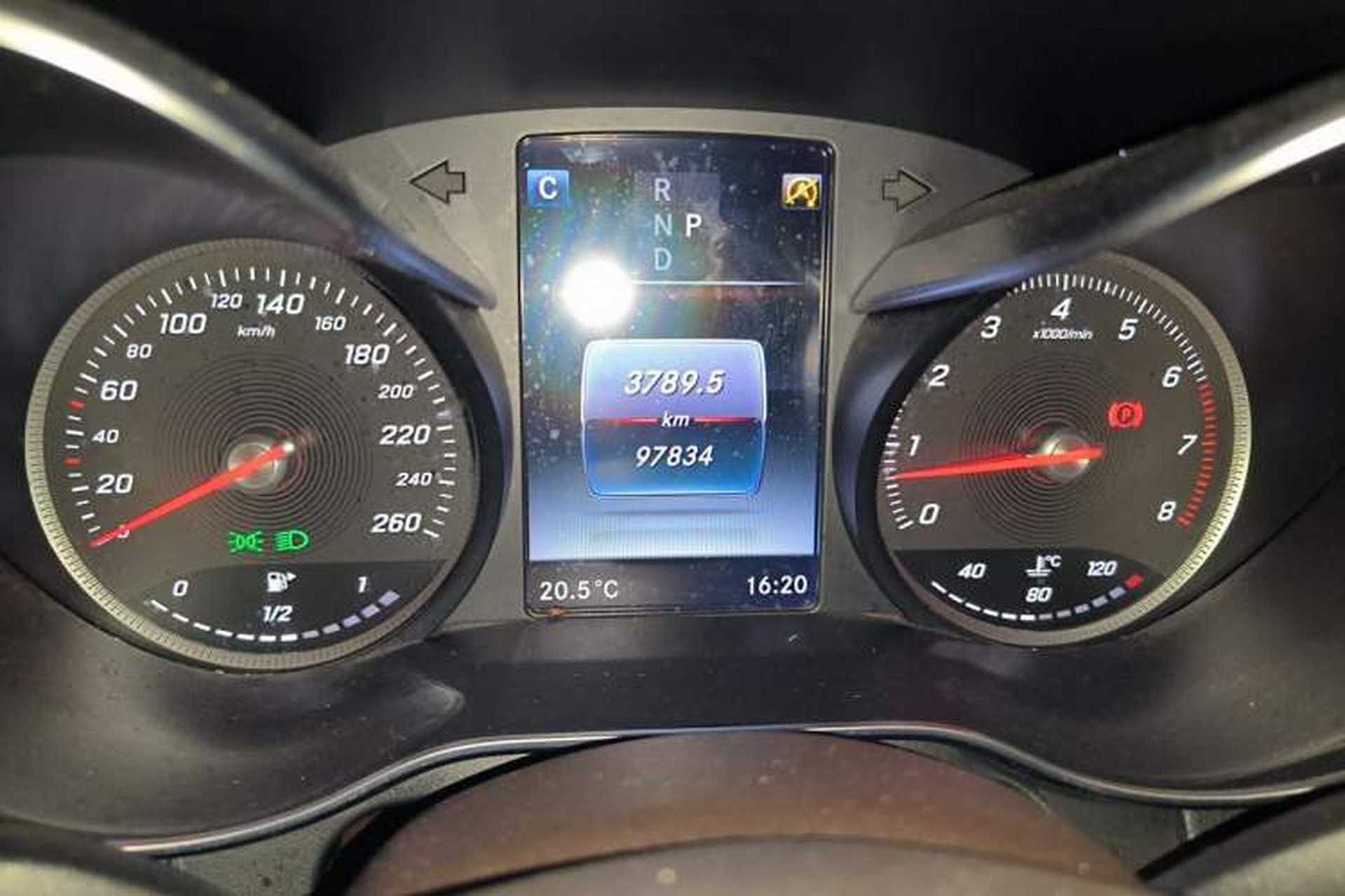 Used Mercedes-Benz GLC 2016 GLC 260 4MATIC Dynamic Edition Odometer Close Up