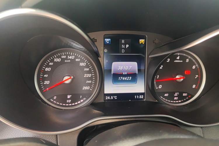 Used Mercedes-Benz GLC 2016 GLC 260 4MATIC Luxury Model Odometer Close Up