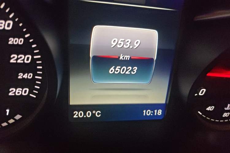 Used Mercedes-Benz GLC 2016 GLC 200 4MATIC Odometer Close Up
