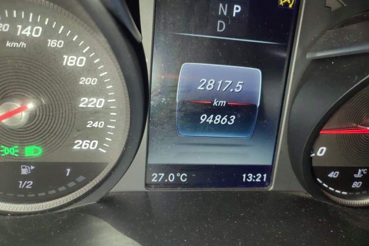 Used Mercedes-Benz GLC 2016 GLC 260 4MATIC Dynamic Edition Odometer Close Up