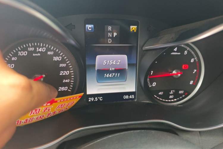 Used Mercedes-Benz GLC 2016 GLC 300 4MATIC Dynamic Model Odometer Close Up