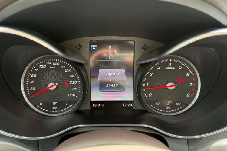 Used Mercedes-Benz GLC 2016 GLC 260 4MATIC Dynamic Edition Odometer Close Up