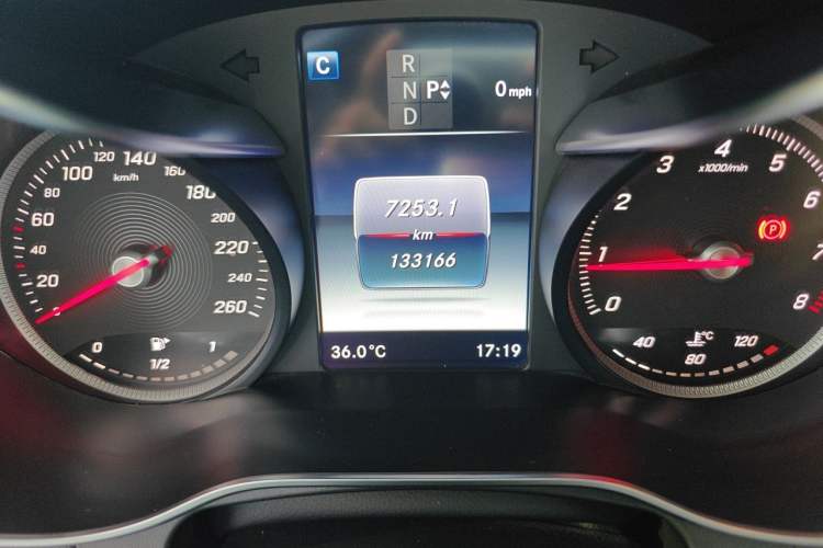 Used Mercedes-Benz GLC 2016 GLC 260 4MATIC Luxury Model Odometer Close Up