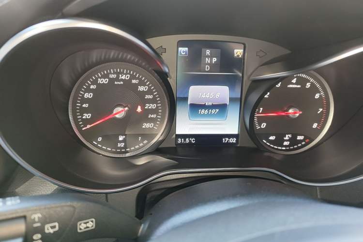 Used Mercedes-Benz GLC 2016 GLC 300 4MATIC Dynamic Model Odometer Close Up