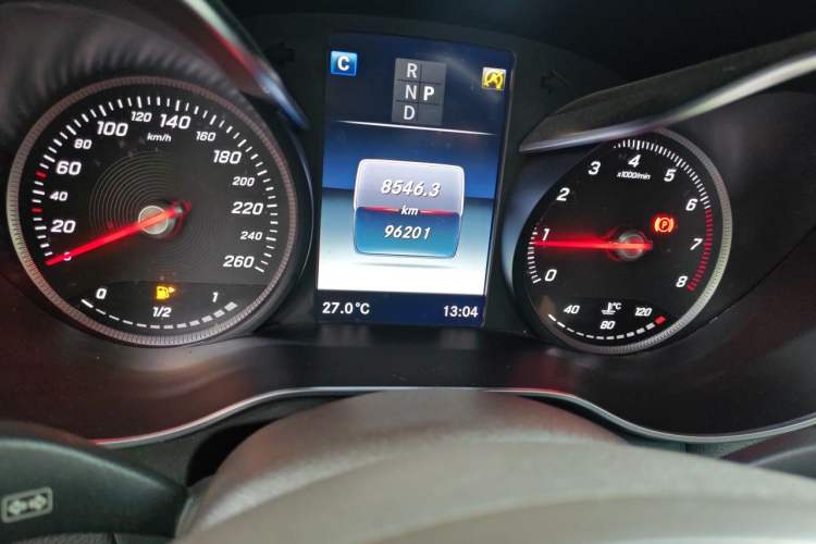 Used Mercedes-Benz GLC 2016 GLC 260 4MATIC Dynamic Edition Odometer Close Up