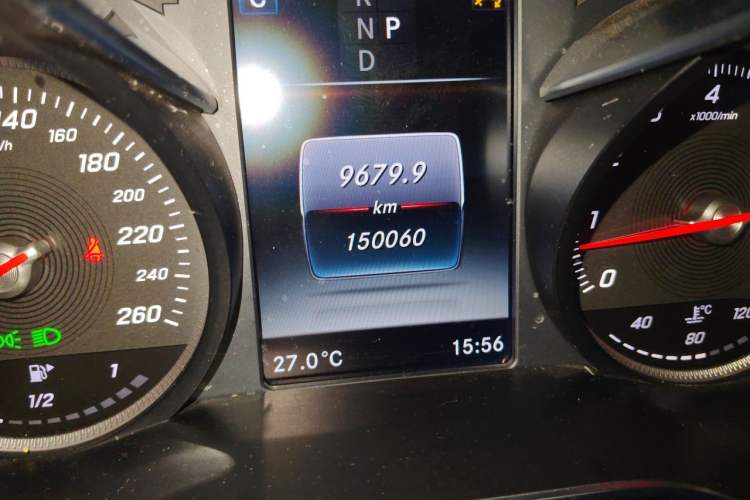 Used Mercedes-Benz GLC 2016 GLC 260 4MATIC Dynamic Edition Odometer Close Up