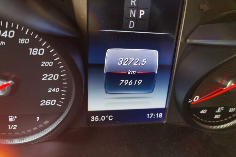 Used Mercedes-Benz GLC 2016 GLC 260 4MATIC Luxury Model Odometer Close Up