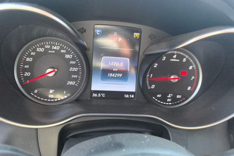 Used Mercedes-Benz GLC 2016 GLC 200 4MATIC Odometer Close Up