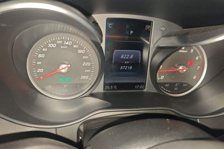 Used Mercedes-Benz GLC 2016 GLC 300 4MATIC Dynamic Model Odometer Close Up