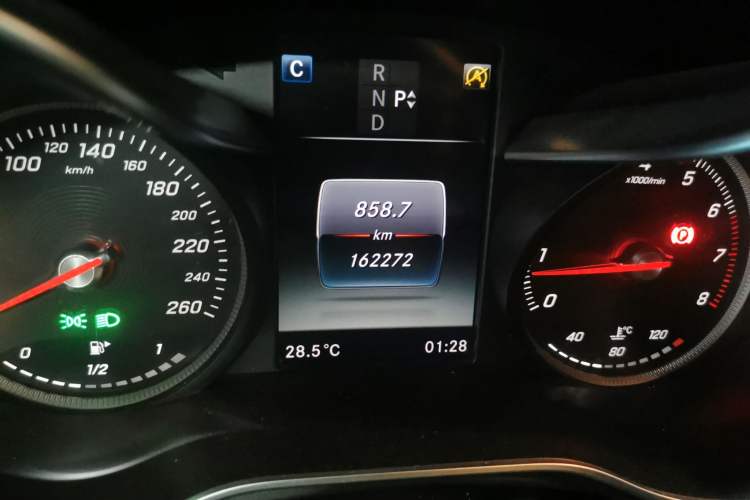 Used Mercedes-Benz GLC 2016 GLC 260 4MATIC Luxury Model Odometer Close Up