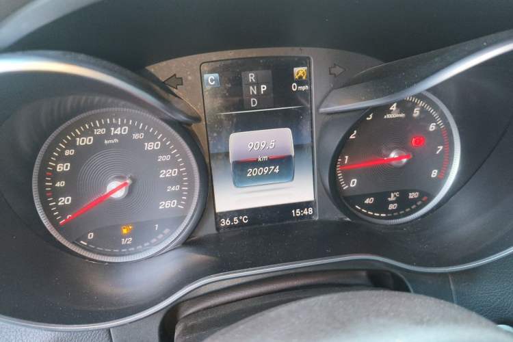 Used Mercedes-Benz GLC 2016 GLC 260 4MATIC Dynamic Edition Odometer Close Up