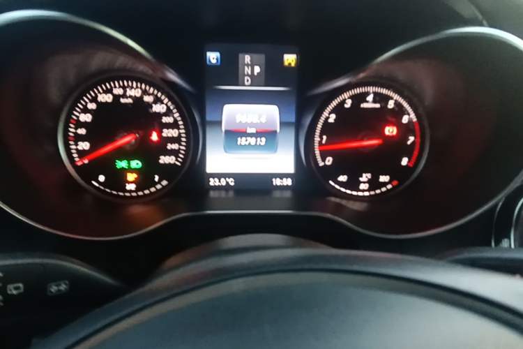 Used Mercedes-Benz GLC 2016 GLC 300 4MATIC Dynamic Model Odometer Close Up