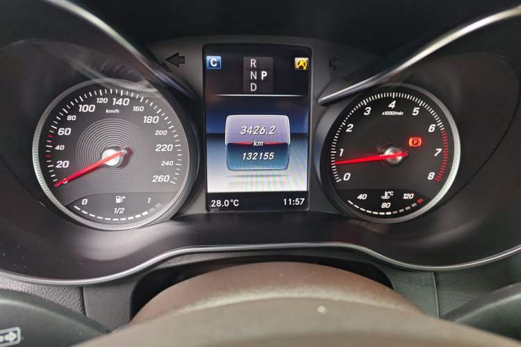 Used Mercedes-Benz GLC 2016 GLC 300 4MATIC Dynamic Model Odometer Close Up