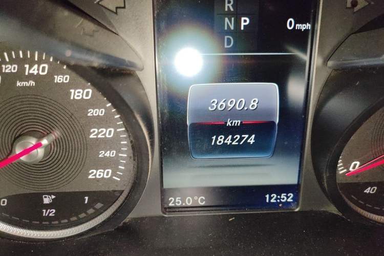 Used Mercedes-Benz GLC 2016 GLC 260 4MATIC Luxury Model Odometer Close Up