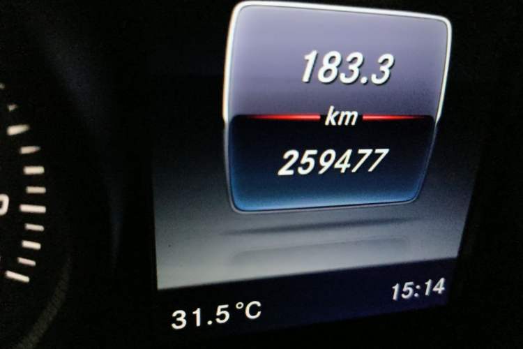 Used Mercedes-Benz GLC 2016 GLC 260 4MATIC Luxury Model Odometer Close Up