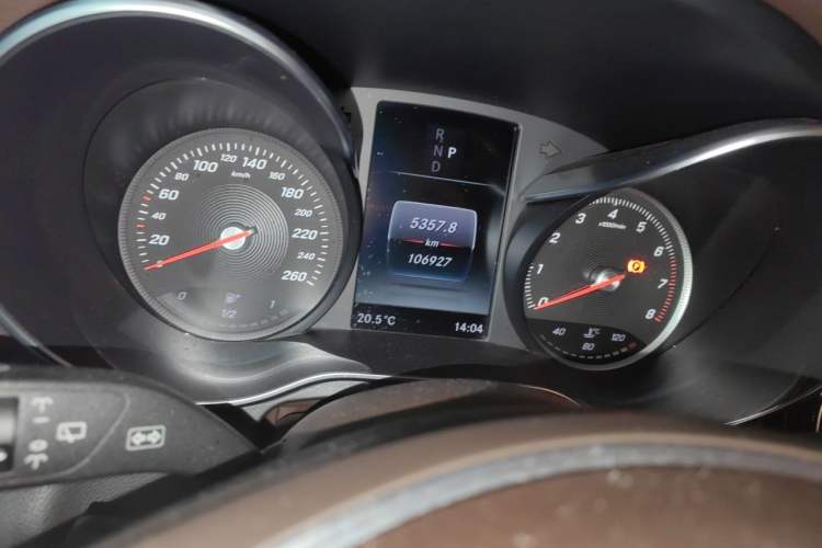 Used Mercedes-Benz GLC 2016 GLC 300 4MATIC Dynamic Model Odometer Close Up