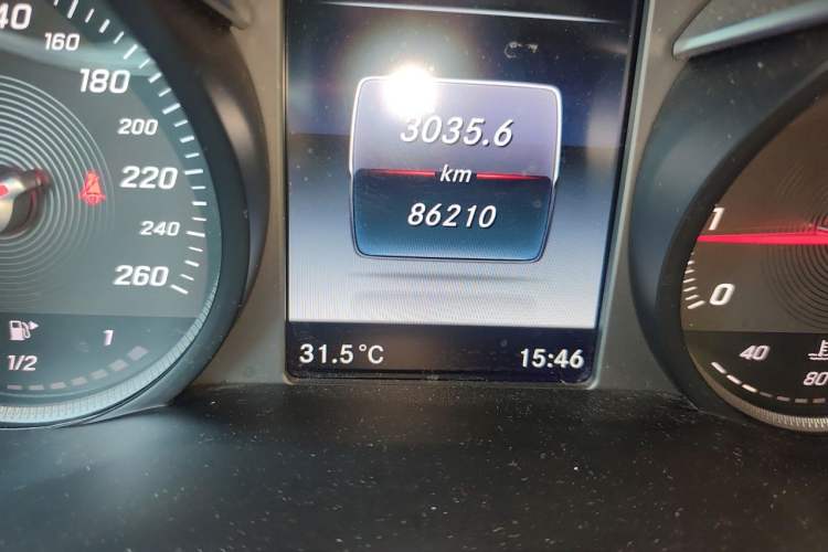 Used Mercedes-Benz GLC 2016 GLC 260 4MATIC Dynamic Edition Odometer Close Up