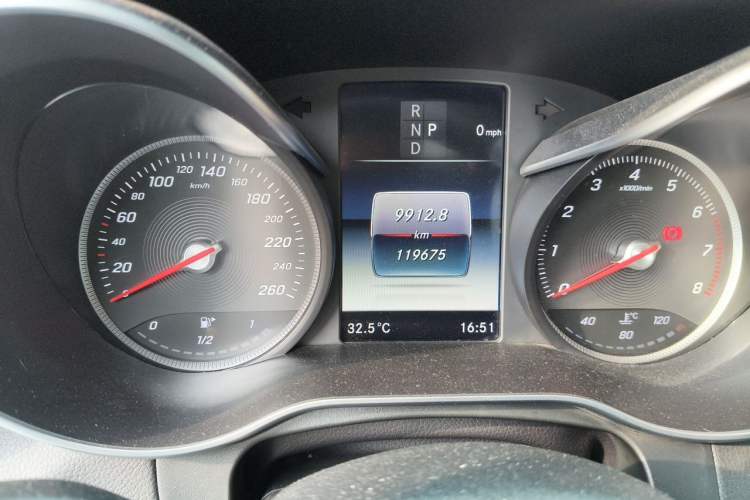 Used Mercedes-Benz GLC 2016 GLC 260 4MATIC Dynamic Edition Odometer Close Up