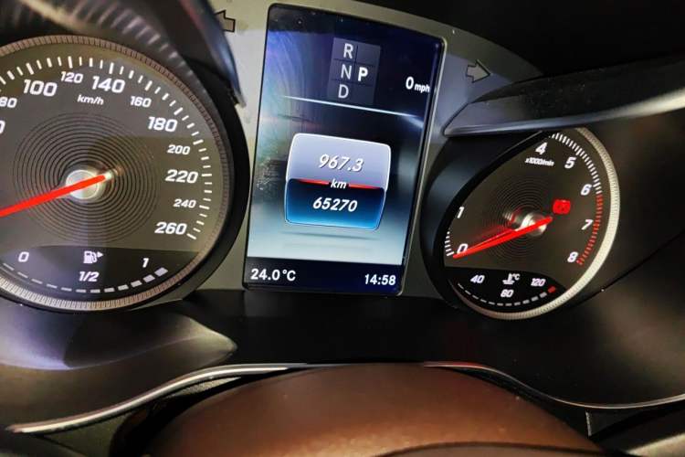 Used Mercedes-Benz GLC 2016 GLC 200 4MATIC Odometer Close Up
