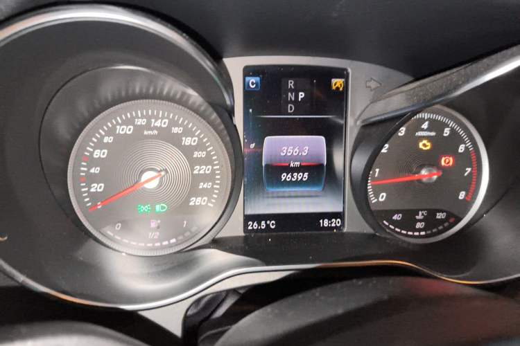 Used Mercedes-Benz GLC 2016 GLC 260 4MATIC Luxury Model Odometer Close Up