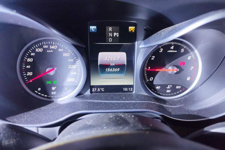 Used Mercedes-Benz GLC 2016 GLC 300 4MATIC Dynamic Model Odometer Close Up