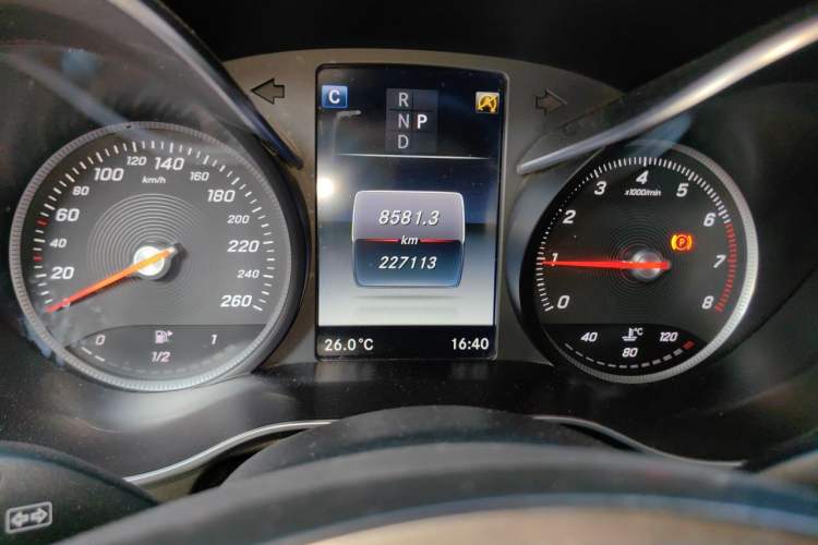 Used Mercedes-Benz GLC 2016 GLC 260 4MATIC Luxury Model Odometer Close Up