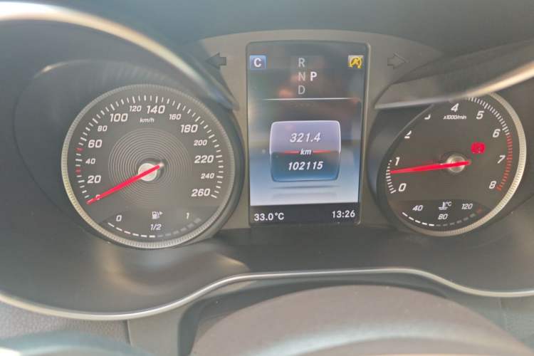 Used Mercedes-Benz GLC 2016 GLC 260 4MATIC Dynamic Edition Odometer Close Up