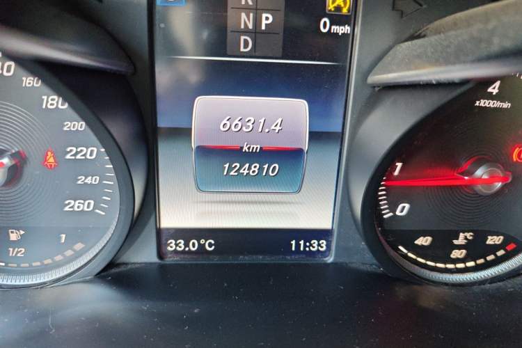 Used Mercedes-Benz GLC 2016 GLC 300 4MATIC Dynamic Model Odometer Close Up