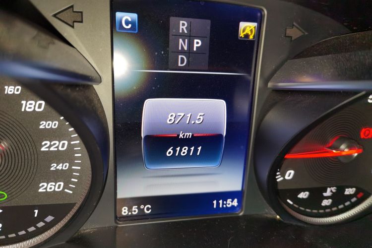 Used Mercedes-Benz GLC 2016 GLC 260 4MATIC Dynamic Edition Odometer Close Up