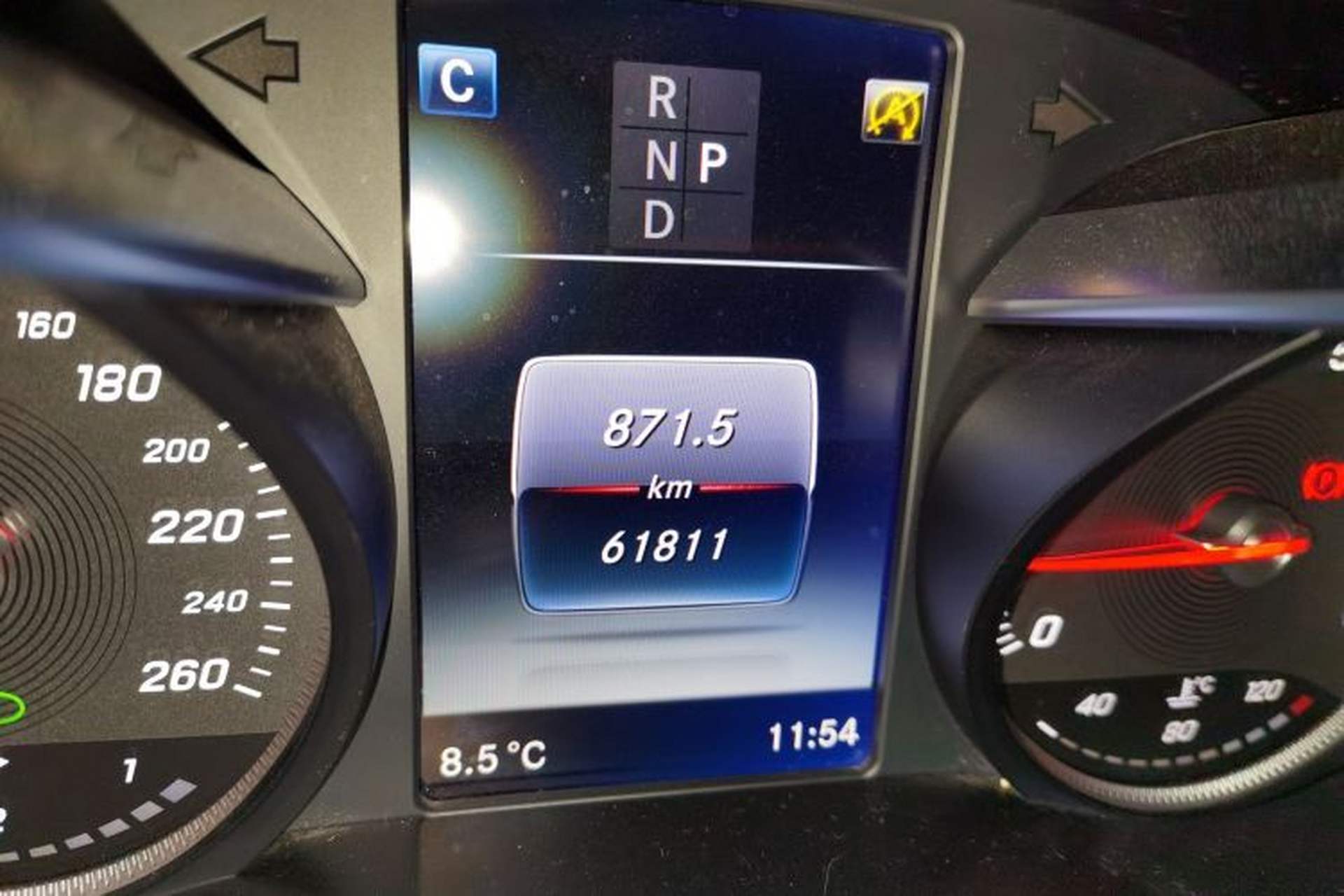 Used Mercedes-Benz GLC 2016 GLC 260 4MATIC Dynamic Edition Odometer Close Up