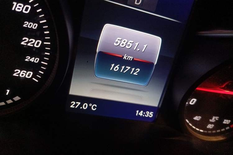 Used Mercedes-Benz GLC 2016 GLC 200 4MATIC Odometer Close Up