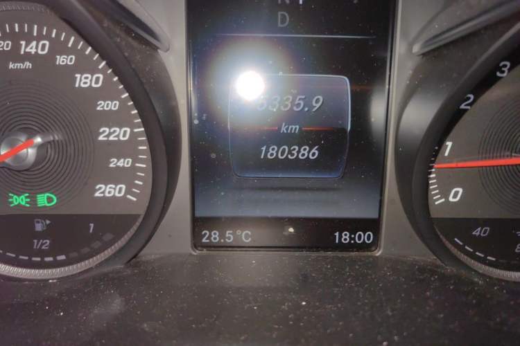 Used Mercedes-Benz GLC 2016 GLC 260 4MATIC Dynamic Edition Odometer Close Up