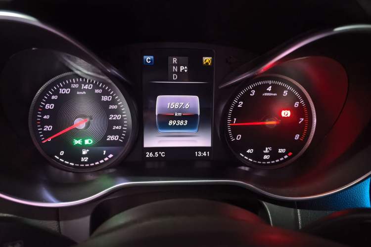 Used Mercedes-Benz GLC 2016 GLC 260 4MATIC Luxury Model Odometer Close Up