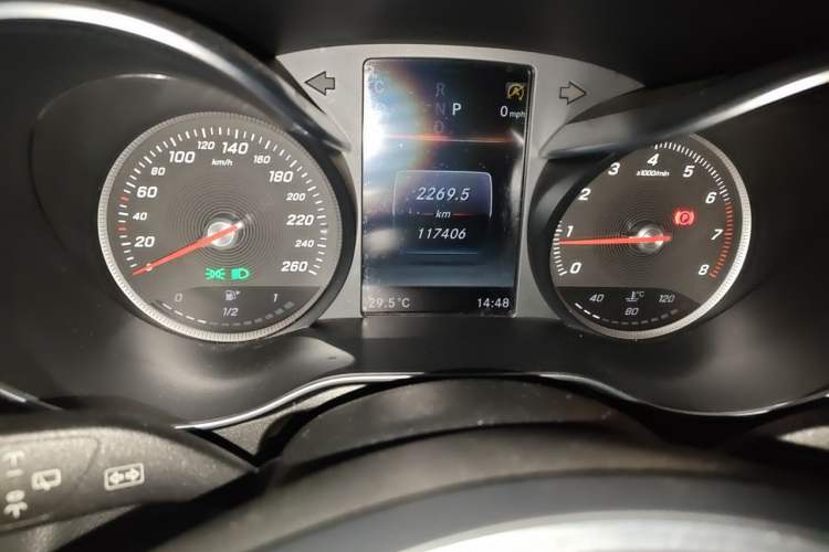 Used Mercedes-Benz GLC 2016 GLC 300 4MATIC Dynamic Model Odometer Close Up