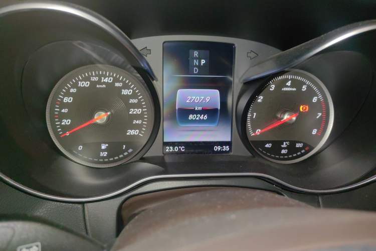 Used Mercedes-Benz GLC 2016 GLC 260 4MATIC Dynamic Edition Odometer Close Up