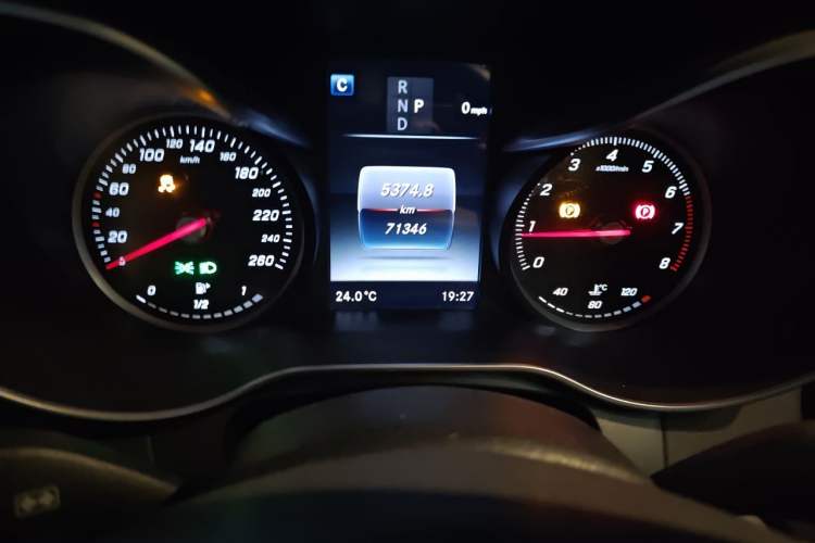 Used Mercedes-Benz GLC 2016 GLC 200 4MATIC Odometer Close Up